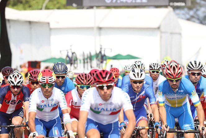 پارا دوچرخه سواران درشرايط جوي نامساعد تمرین می کنند