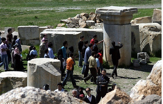 معبد آناهیتا دومین بنای سنگی ایران در شهرستان کنگاور