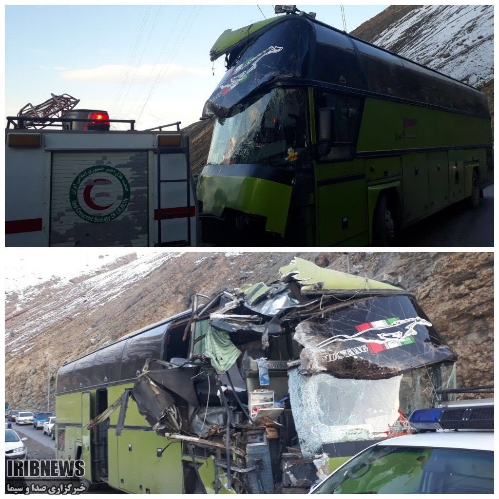 15 مصدوم در برخورد اتوبوس با دیواره تونل