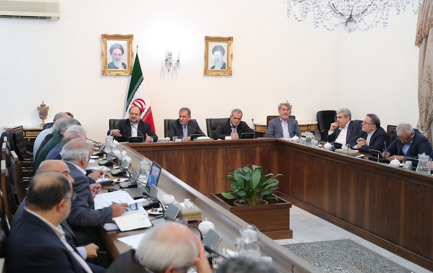 بررسی کاهش فقر مطلق در جلسه ستاد اقتصاد مقاومتی بررسی کاهش فقر مطلق در جلسه ستاد اقتصاد مقاومتی