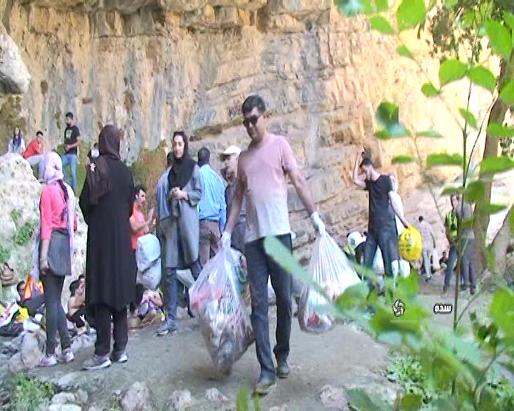 پاکسازی طبیعت تنگ براق از زبالهها پاکسازی طبیعت تنگ براق از زبالهها