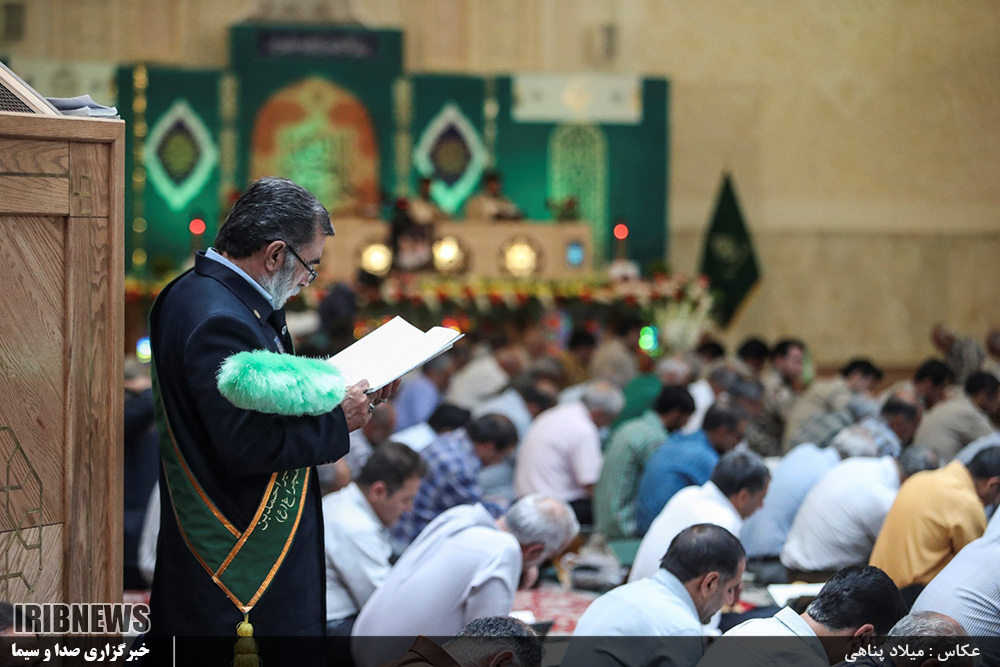 تلاوت آیه‌های نور در حرم مطهر شاهچراغ (ع)