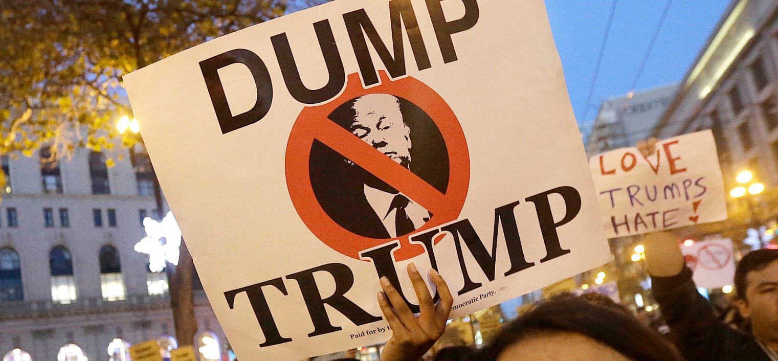 جمع آوری بیش از ۱۰ میلیون امضا برای درخواست برکناری ترامپ