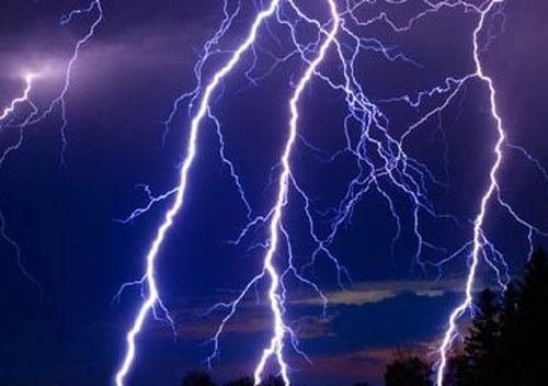 صاعقه جان یک مریوانی را گرفت صاعقه جان یک مریوانی را گرفت