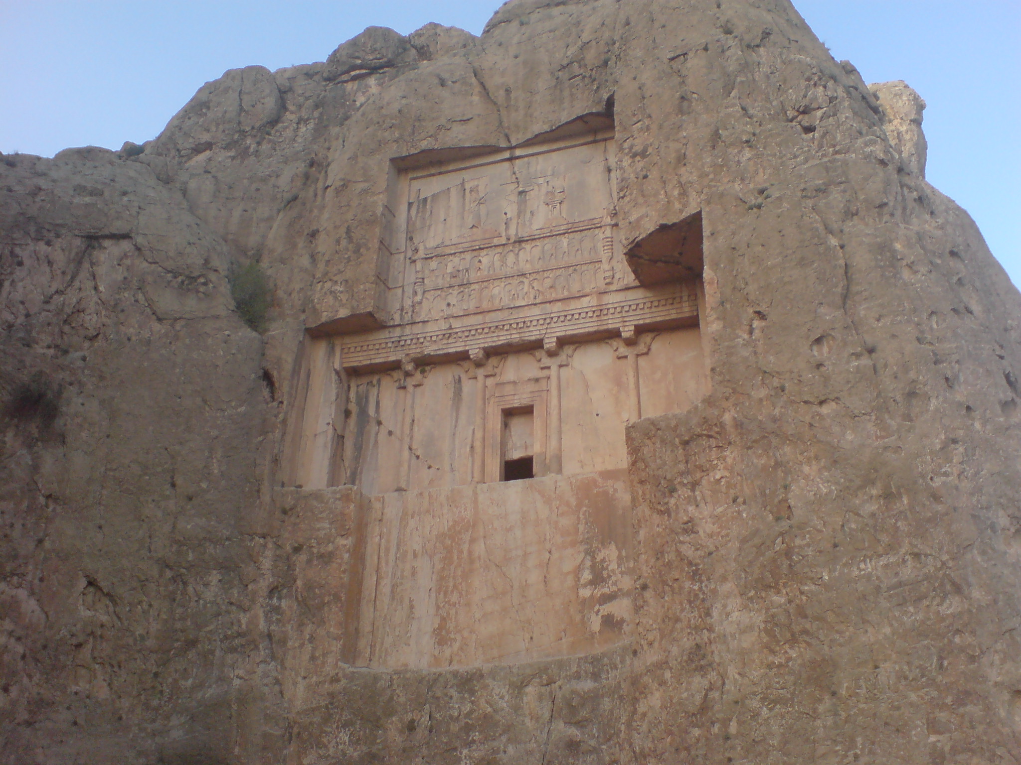 مرمت ۱۳ نقش از نقوش آرامگاه خشایارشا