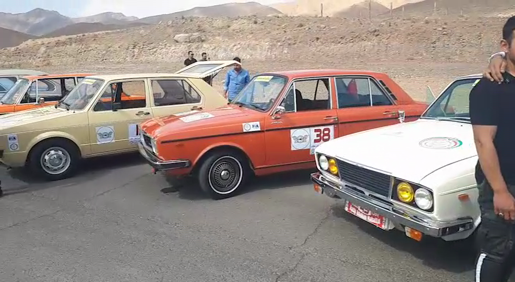برگزاری تور رالی اتومبیلهای کلاسیک در محلات