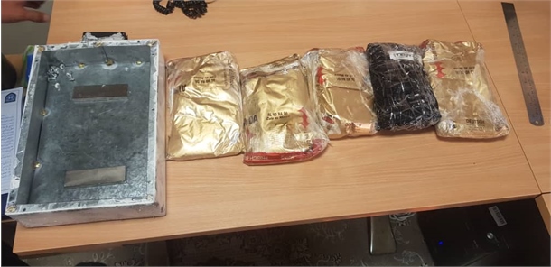 کشف محموله مواد مخدر از یک کامیون یخچالدار در بندر دیر کشف محموله مواد مخدر از یک کامیون یخچالدار در بندر دیر