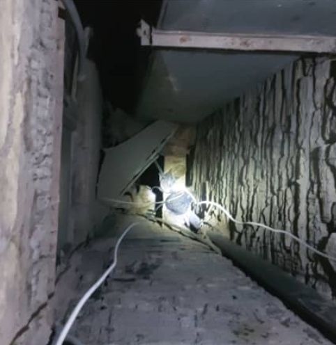 کودک بازیگوش از سقوط جان سالم به در برد