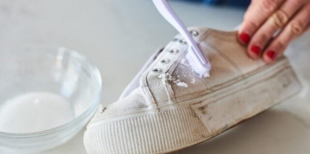 تمیز کردن کیف و کفش سفید