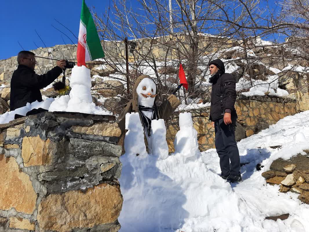 برگزاری جشنواره دست سازه‌های برفی دانش آموزان همدان