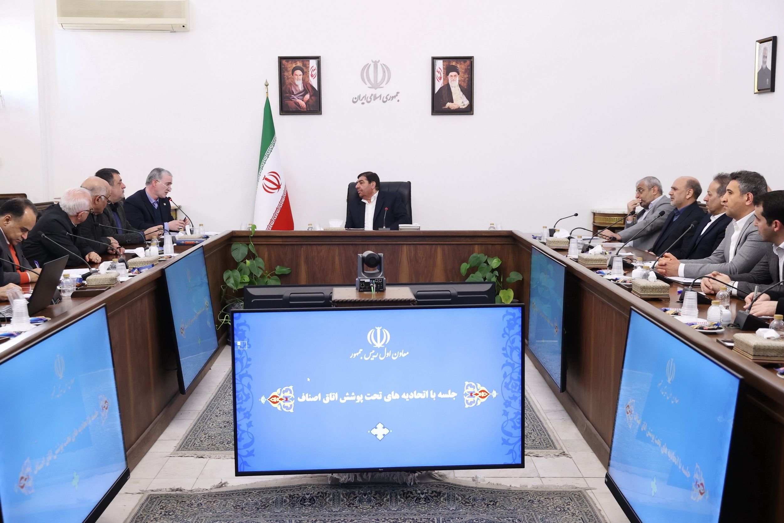 ** تشکیل کارگروههای رفع مشکلات اصناف ** تشکیل کارگروههای رفع مشکلات اصناف