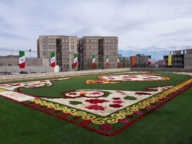 بزرگترین فرش سَرگُل آسیا در محلات پهن میشود بزرگترین فرش سَرگُل آسیا در محلات پهن میشود