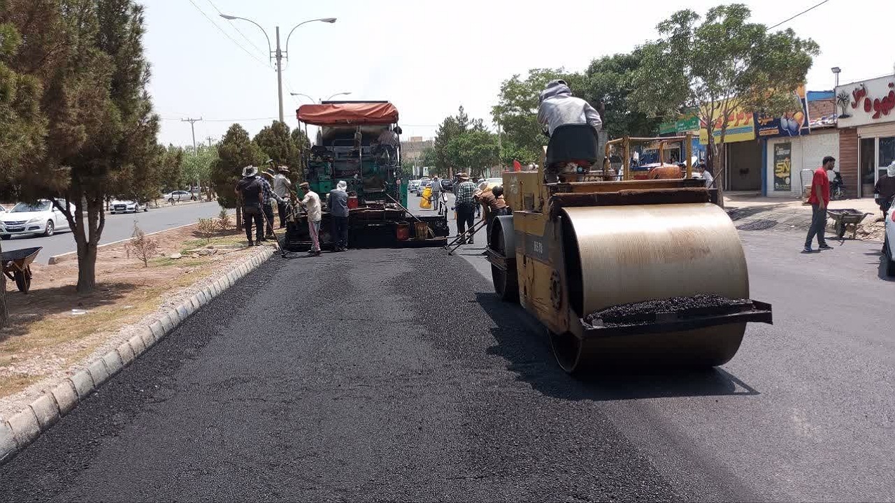 آغاز آسفالت معابر بندرلنگه