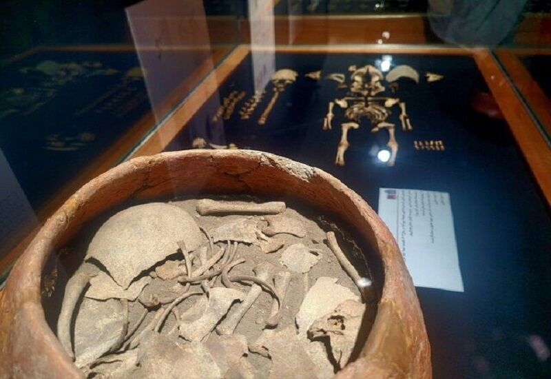 نمایش تدفین نوزاد باستانی چپرآباد در اشنویه نمایش تدفین نوزاد باستانی چپرآباد در اشنویه