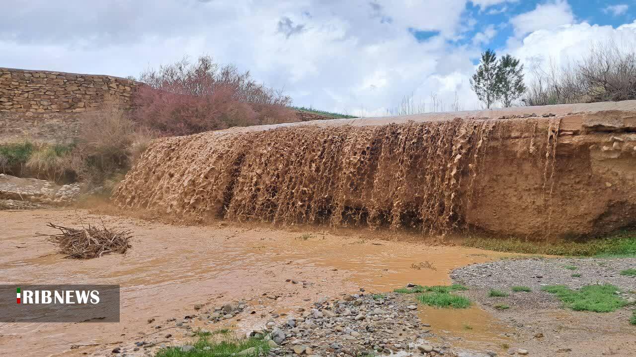 بارش باران و جاری شدن روانآب در خراسان شمالی بارش باران و جاری شدن روانآب در خراسان شمالی