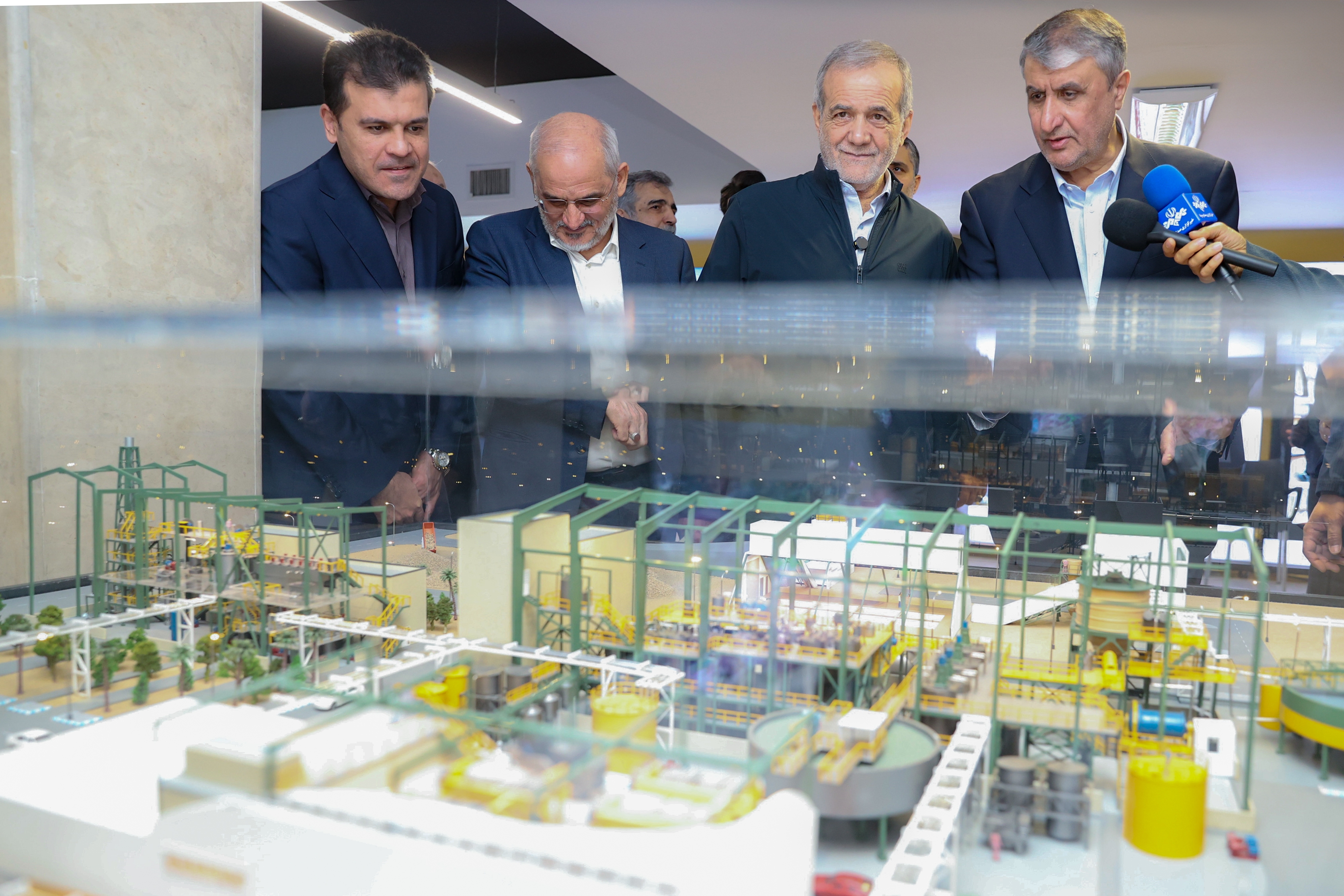 آئین روز ملی فناوری هسته‌ای