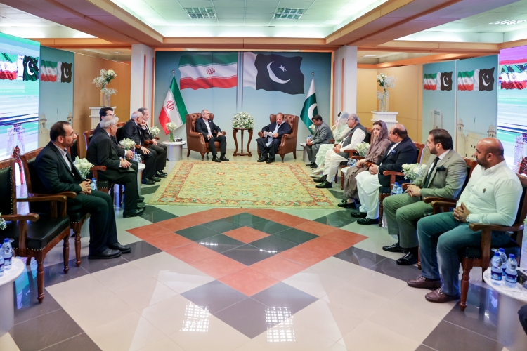 رئیس جمهور: مسلمانان توان علمی خود را با یکدیگر به اشتراک بگذارند