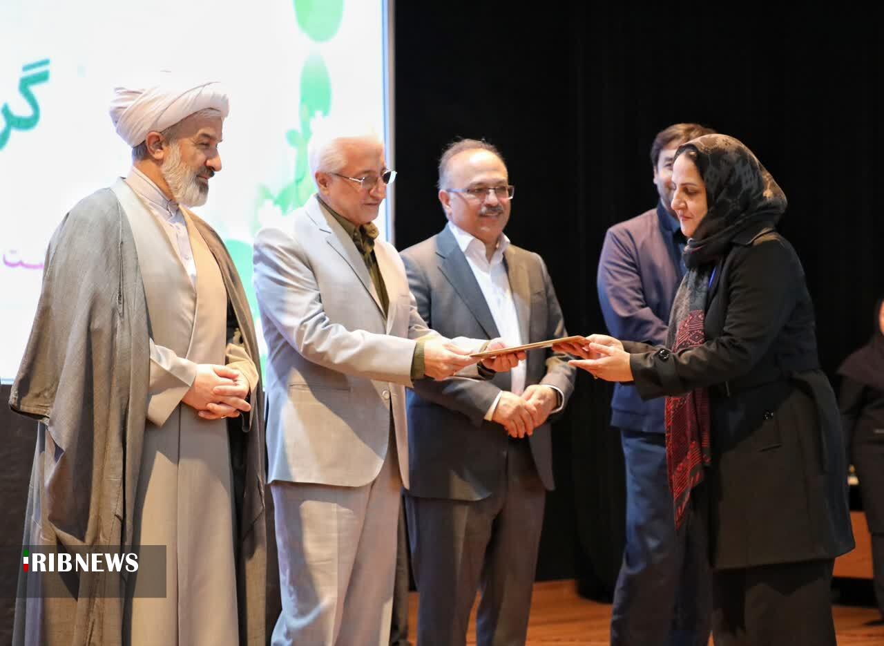 پرستاران نماد مهربانی، ایثار و مسئولیتپذیری هستند پرستاران نماد مهربانی، ایثار و مسئولیتپذیری هستند