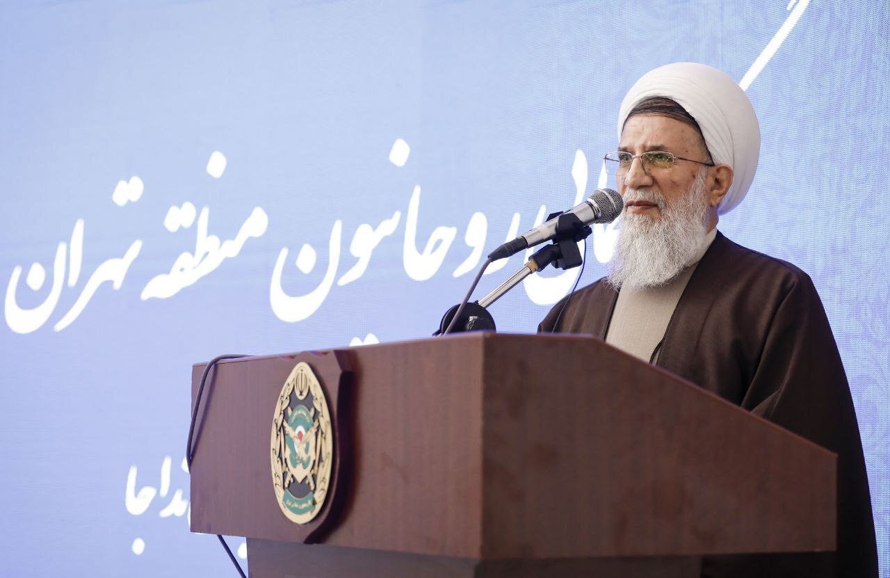 ملت ایران دستِ پُر خود را به دشمن نشان داد ملت ایران دستِ پُر خود را به دشمن نشان داد